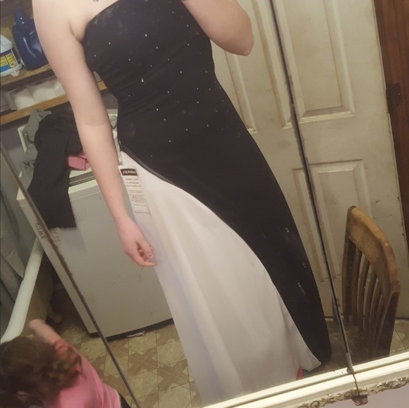 Black and white dress - Picture 5 of 6